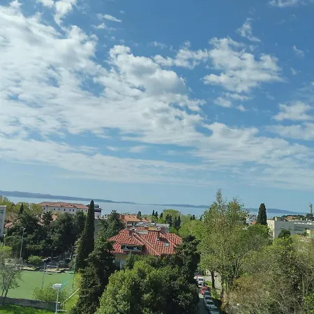 Downtown Luxury Emili スプリト