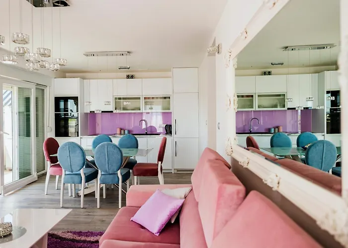 Downtown Luxury Emili